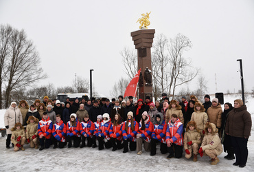 В деревне Калицино торжественно открыли стелу «Населённый пункт воинской доблести»