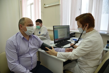 Первый замглавы округа Александр Шагиев прошёл диспансеризацию в Лотошинской больнице