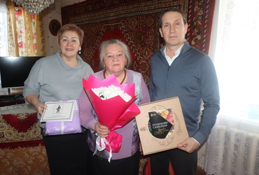 Жительницу деревни Ушаково поздравили с 85‑летием