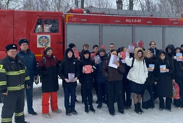 Работники ГКУ МО «Мособлпожспас» провели урок безопасности для школьников Лотошинского округа