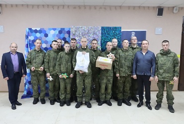 В преддверии Дня защитника Отечества в Лотошинском ДК прошла встреча с военнослужащими