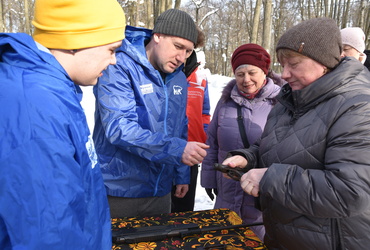 В Лотошинском парке в честь Дня защитника Отечества провели мастер‑класс по сборке и разборке пистолета Макарова