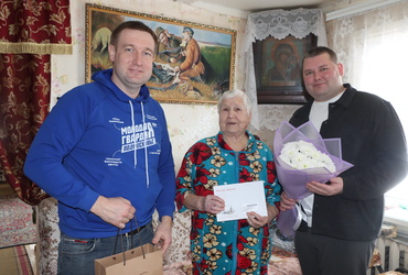 Долгожительницу из Лотошино поздравили с днем рождения