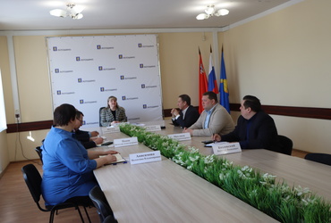 Утро вторника началось с оперативного совещания