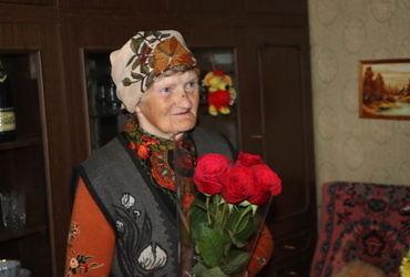 Жительницу поселка Лотошино поздравили с 80‑летием.