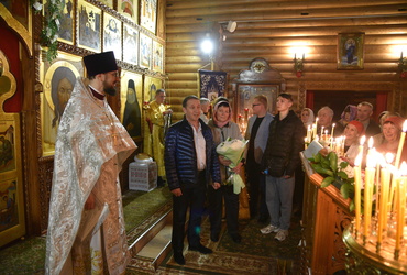 Благодатный огонь и подарки прихожанам: в Храме Серафима Саровского отметили Пасху
