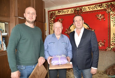 Жителя поселка Новолотошино поздравили с 80‑летием