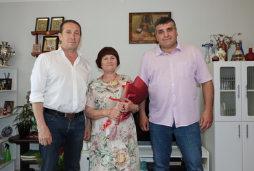 Жительницу посёлка Лотошино поздравили с юбилеем