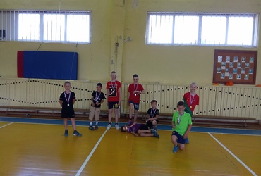 В поселке Кировский состоялась встреча по мини‑футболу среди детских команд