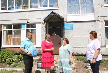 Екатерина Долгасова проверила благоустройство территории детского сада в Ушаково