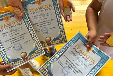 Приуроченные ко Дню защиты детей состязания прошли в спортивном зале поселка Кировский