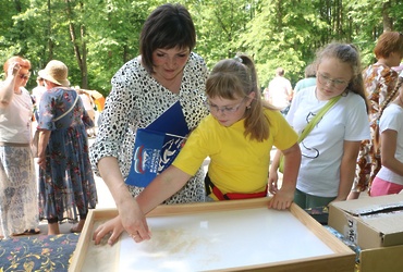 Анимационную программу провели в День защиты детей лотошинские партийцы