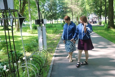 Партийцы проверили благоустройство парка