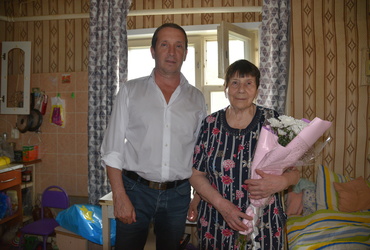 Жительницу округа поздравили с 80‑летием