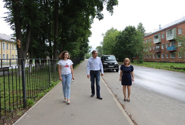 Вячеслав Попов провел пеший обход улиц поселка