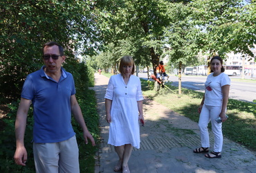 Вячеслав Попов провел пеший обход центральных улиц поселка Лотошино