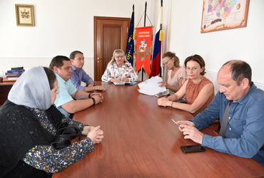 Глава округа поговорила с представителями дома трудолюбия «Ной» в Монасеино