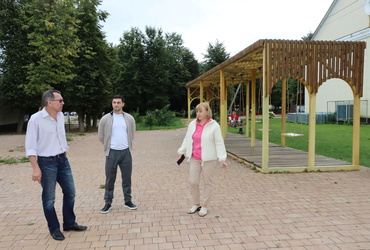 Вячеслав Попов провел пеший обход центральных улиц поселка Лотошино