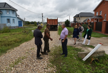 Александр Шагиев проконтролировал начало ремонтных работ на улице Луговой