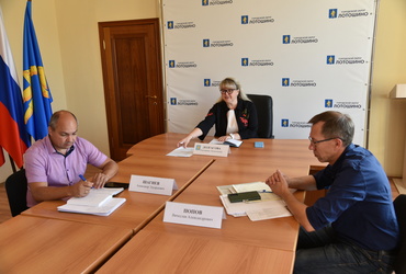 На еженедельной планерке вручили паспорт, жилищный сертификат и ключи от квартиры