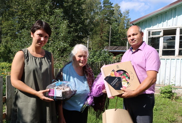 С 90‑летием поздравили жительницу поселка Большая Сестра