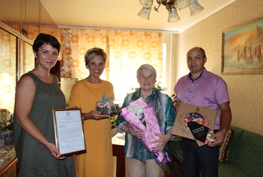С юбилеем поздравили жительницу поселка Лотошино