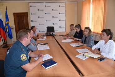 В администрации округа состоялось совместное заседание антитеррористической комиссии и комиссии по чрезвычайным ситуациям и обеспечению пожарной безопасности