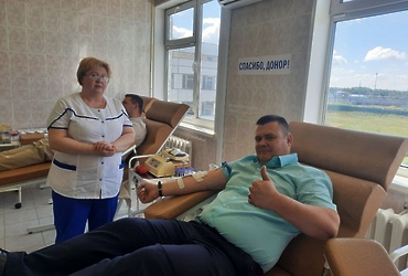 Лотошинские партийцы сдали кровь