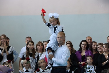 Во всех школах округа прошли торжественные линейки и прозвучали первые звонки