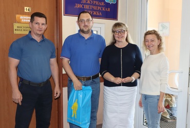 Оперативного дежурного ЕДДС Сергея Шипунова поздравили с днём рождения