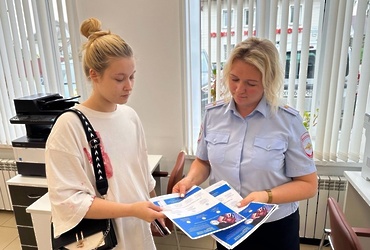 Сотрудники ОМВД России по г.о. Лотошино провели информационную  акцию «Госуслуги – быстро, удобно и доступно!»