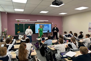 В г.о. Лотошино полицейские и общественники провели профилактические  беседы для школьников