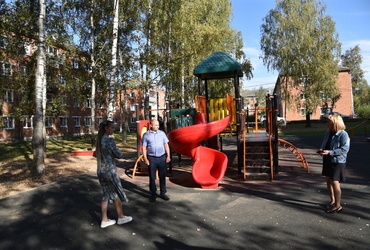 Александр Шагиев провёл проверку уборки территорий на улице Микрорайон посёлка Лотошино