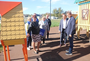 Депутат Мособлдумы Сергей Сретинский проверил благоустройство прибрежной зоны «Красный ручей»