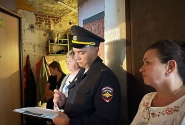 Сотрудники полиции ОМВД России по г.о. Лотошино посетили семьи,  состоящие на профилактическом учёте