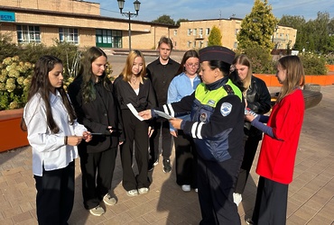 Госавтоинспекторы г.о. Лотошино провели акцию «Соблюдаешь правила –  поступаешь правильно!»