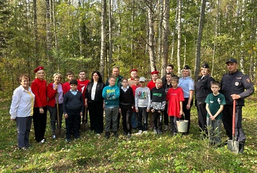 Сотрудники ОМВД России по г.о. Лотошино присоединились к эколого-  патриотической акции «Лес Победы»