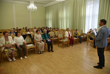 Алексей Куликов поздравил преподавателей ДШИ с профессиональным праздником