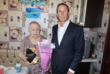 Жительницу поселка Лотошино поздравили с юбилеем