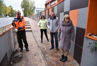Вячеслав Попов проверил качество уборки дворов и улиц на Центральной улице