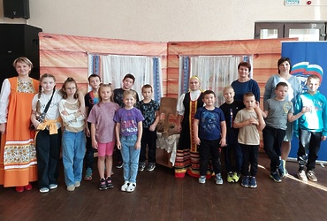 Интерактивную программу «Бабушкин сундучок» организовали лотошинские партийцы