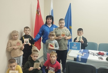 Партийцы провели мастер‑класс выжигания по дереву ко Дню отца