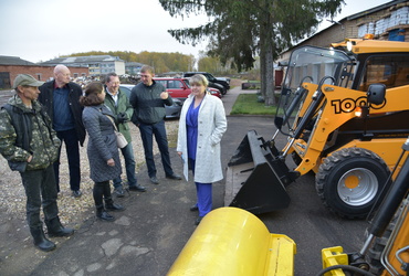 Екатерина Долгасова поздравила сотрудников МУ «Благоустройство» с приобретением новой техники