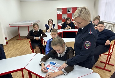 Сотрудники ОМВД России по г.о. Лотошино провели урок правового  информирования для школьников