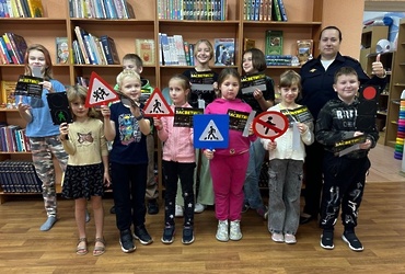 В Лотошино Госавтоинспекторы провели акцию «Знание ПДД — безопасность  для всех!»