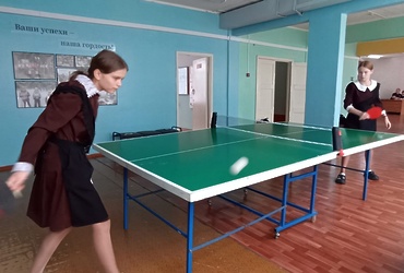 На минувшей неделе в рамках празднования Дня тренера в стенах Ошейкинской средней школы прошел турнир по настольному теннису