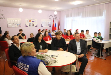 Партийцы наградили лучших волонтеров