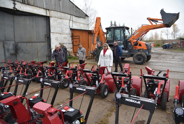 В лотошинском «Благоустройстве» в преддверии зимы новые снегоуборщики и трактор