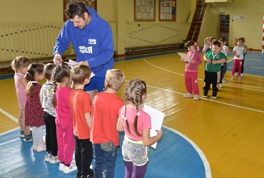 Детская Спартакиада прошла в поселке Кировский ко Дню тренера