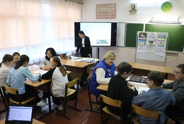 Урок финансовой грамотности провели лотошинские партийцы для школьников